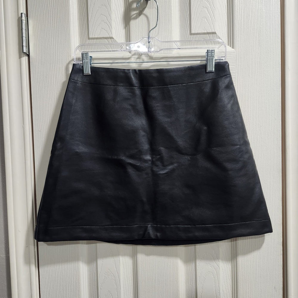Gap Black Faux Leather Mini Skirt Womens 4 A-Line Zip Back Coated Vegan